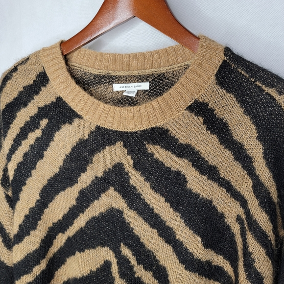 American Eagle Sweater Tan Black Tiger Animal Print Fuzzy Wool Blend Cropped XS - Picture 3 of 13